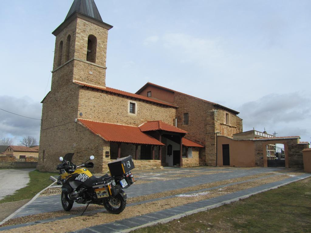 La Posada De Toribia Val De San Lorenzo Екстер'єр фото