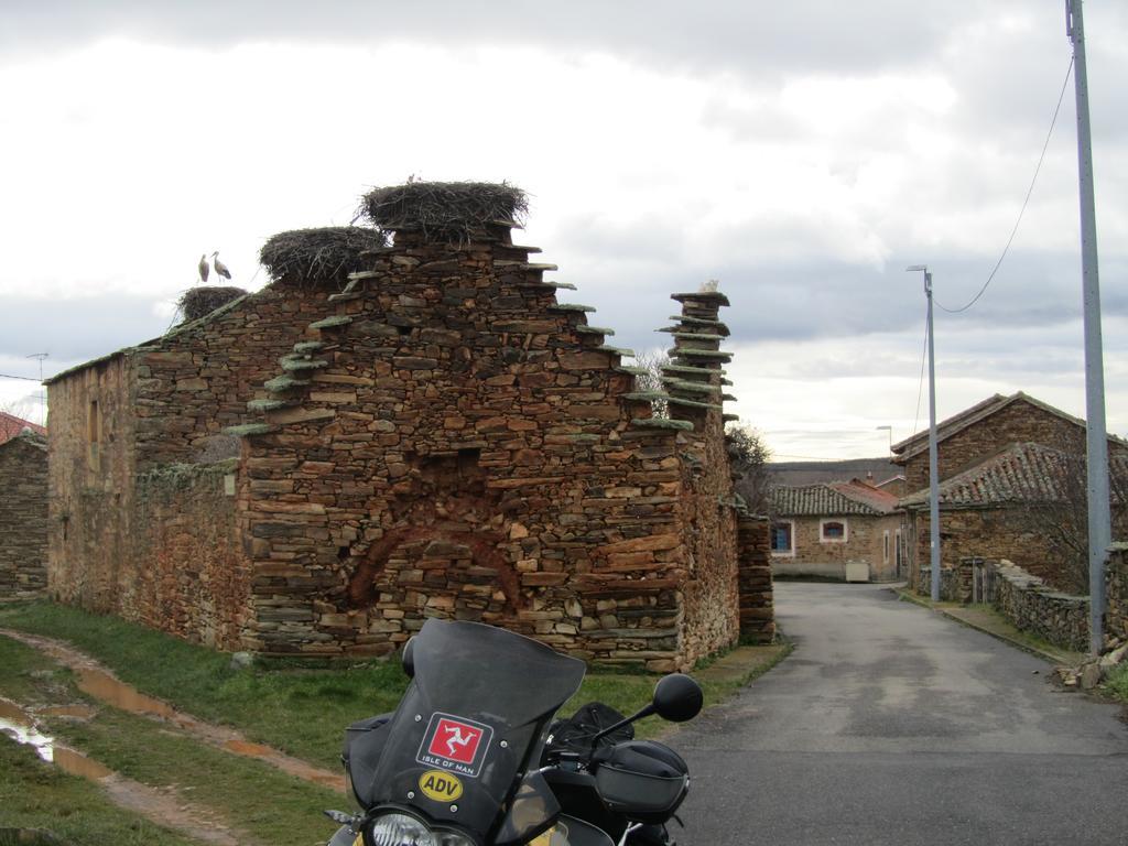 La Posada De Toribia Val De San Lorenzo Екстер'єр фото