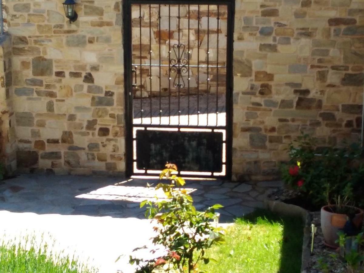 La Posada De Toribia Val De San Lorenzo Екстер'єр фото