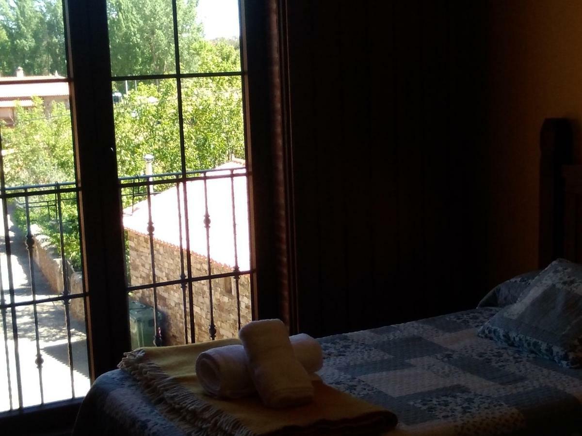 La Posada De Toribia Val De San Lorenzo Екстер'єр фото