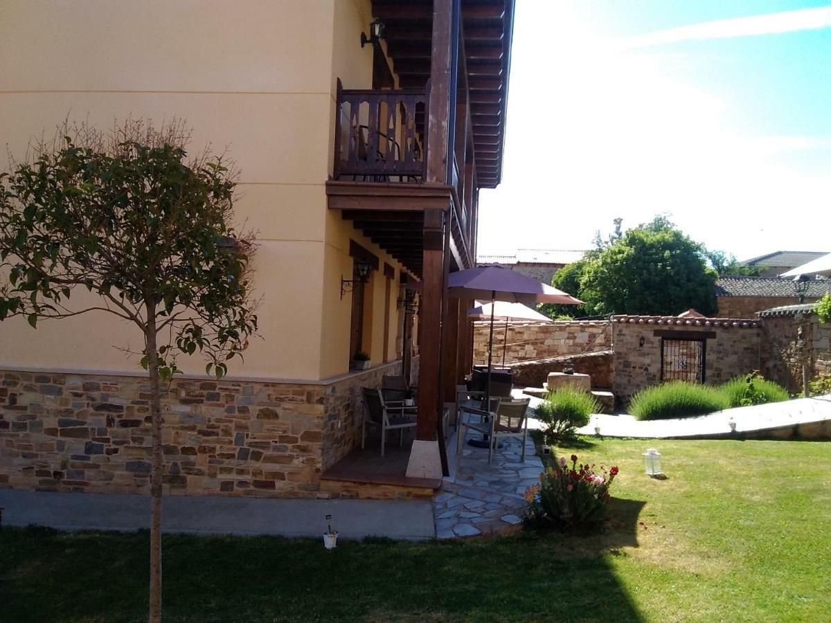 La Posada De Toribia Val De San Lorenzo Екстер'єр фото